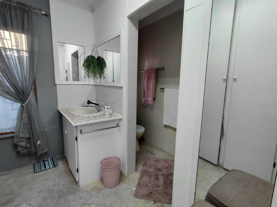 5 Bedroom Property for Sale in Winslow Western Cape